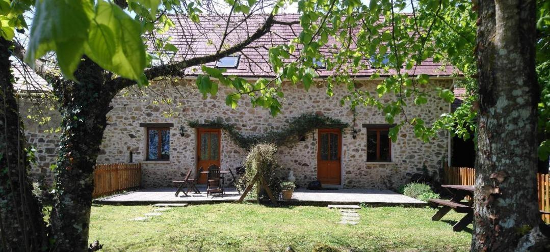 Gite du Sorbier Le Chalard Exterior foto