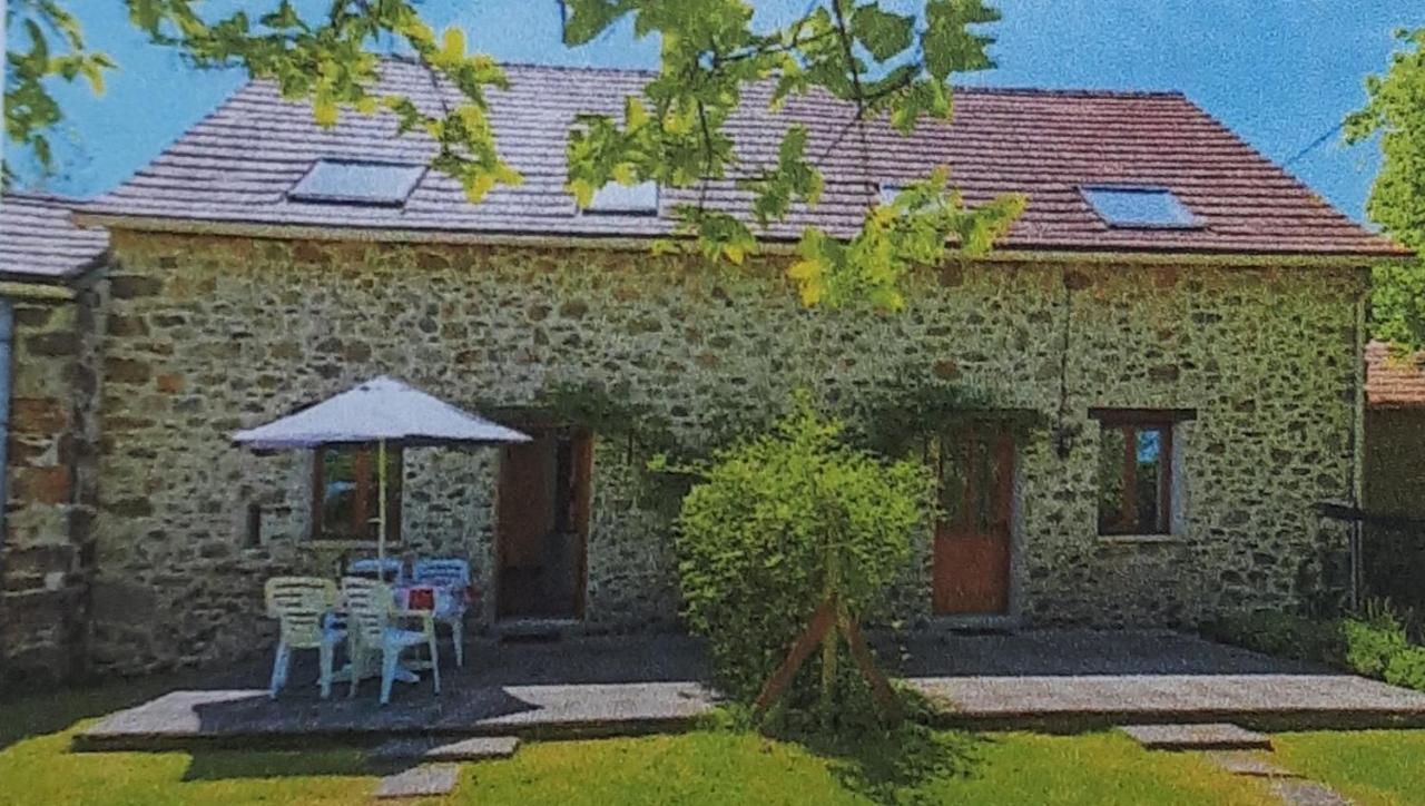 Gite du Sorbier Le Chalard Exterior foto