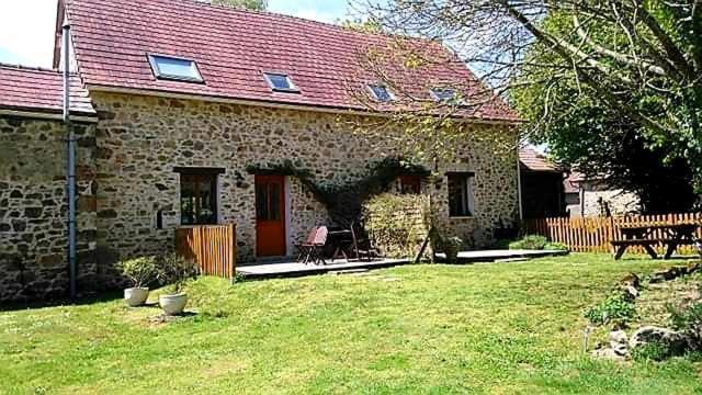 Gite du Sorbier Le Chalard Exterior foto