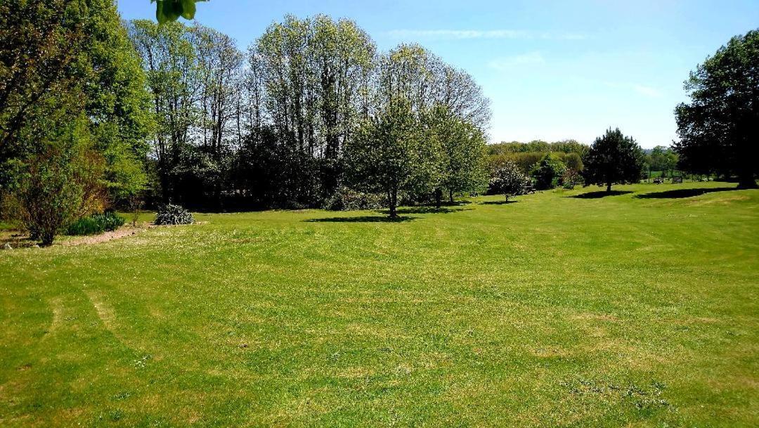Gite du Sorbier Le Chalard Exterior foto
